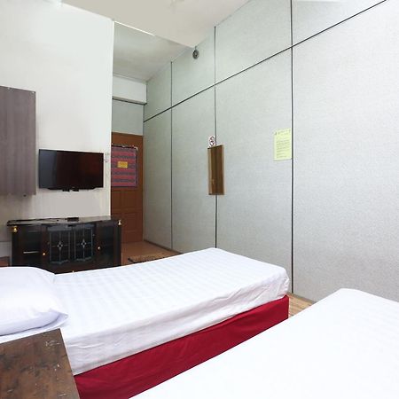 Oyo 89755 D&D Budget Inn 哥打巴鲁 外观 照片