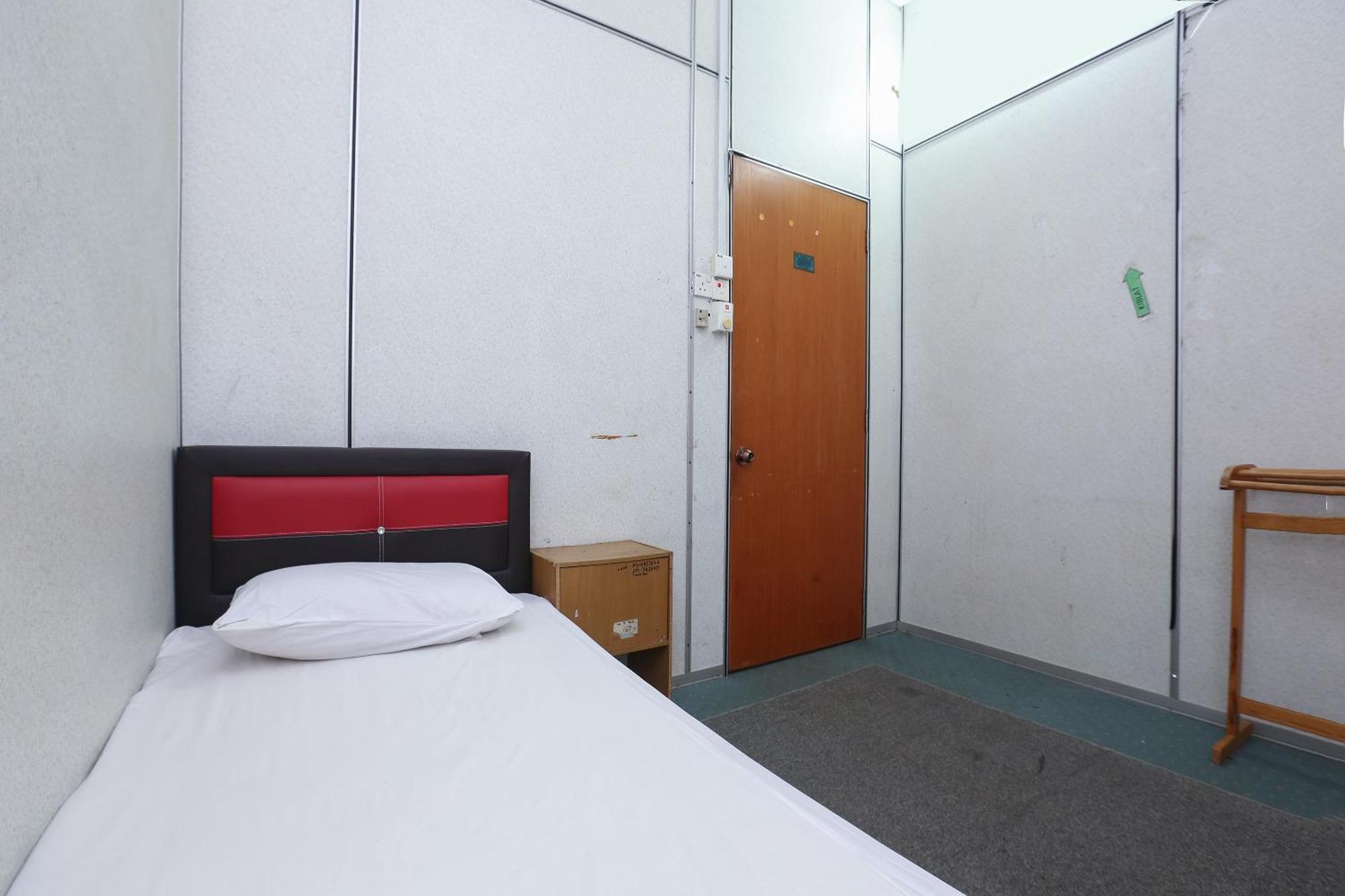 Oyo 89755 D&D Budget Inn 哥打巴鲁 外观 照片