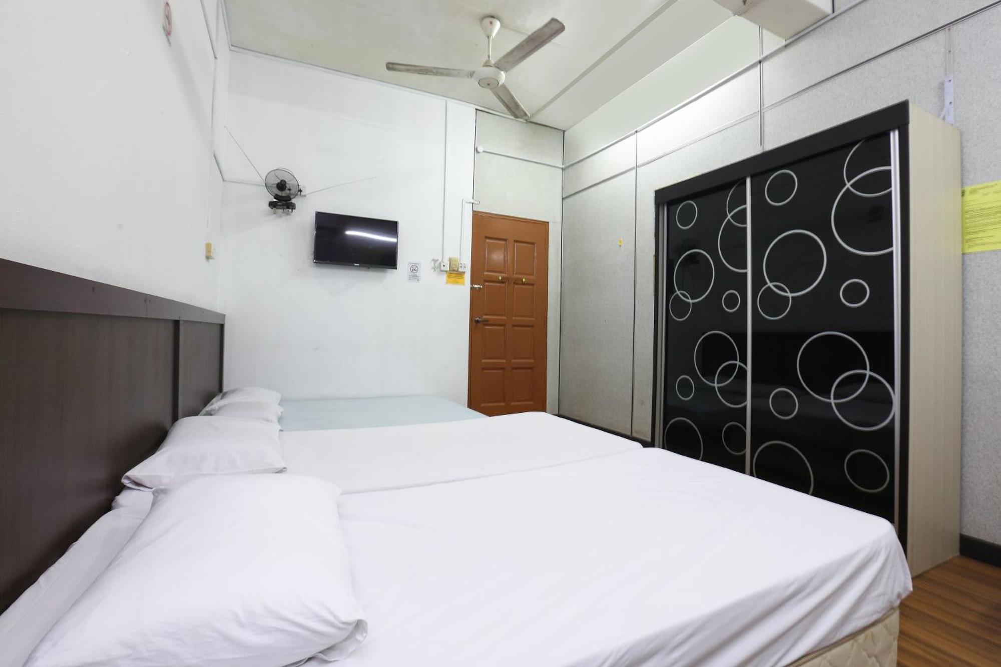 Oyo 89755 D&D Budget Inn 哥打巴鲁 外观 照片
