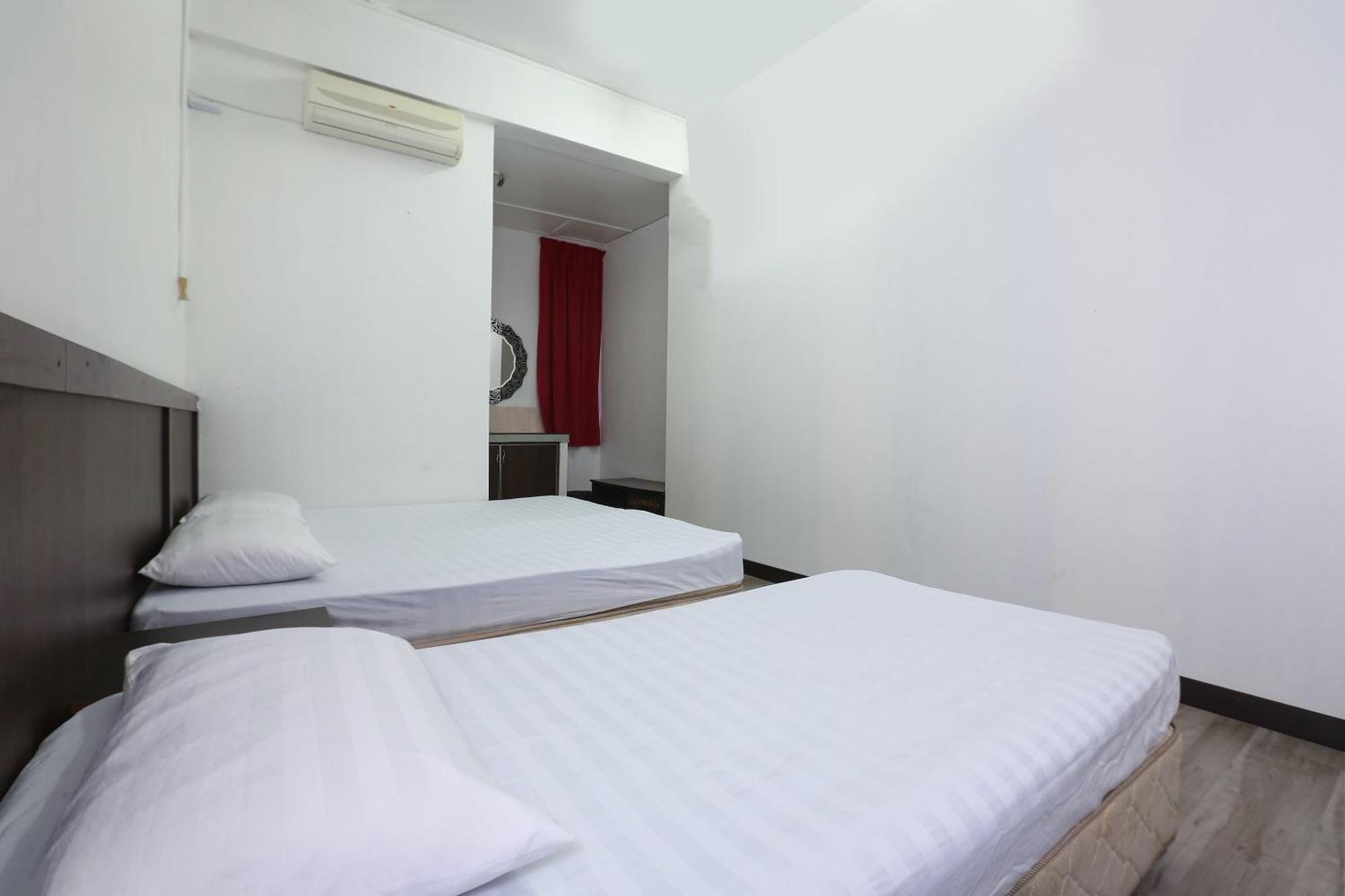 Oyo 89755 D&D Budget Inn 哥打巴鲁 外观 照片