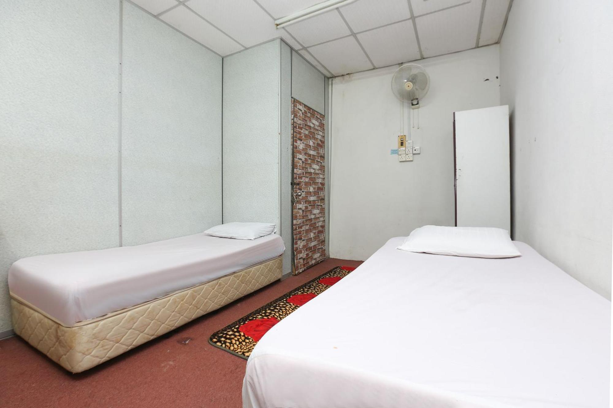 Oyo 89755 D&D Budget Inn 哥打巴鲁 外观 照片