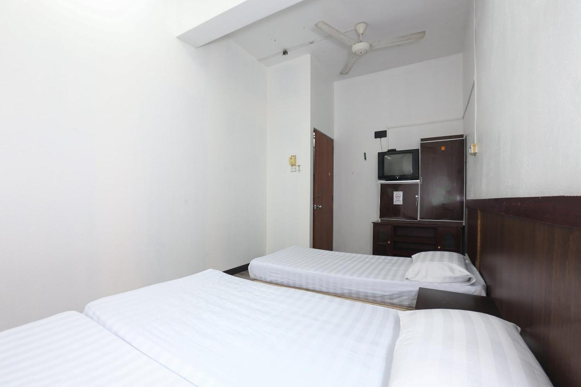 Oyo 89755 D&D Budget Inn 哥打巴鲁 外观 照片
