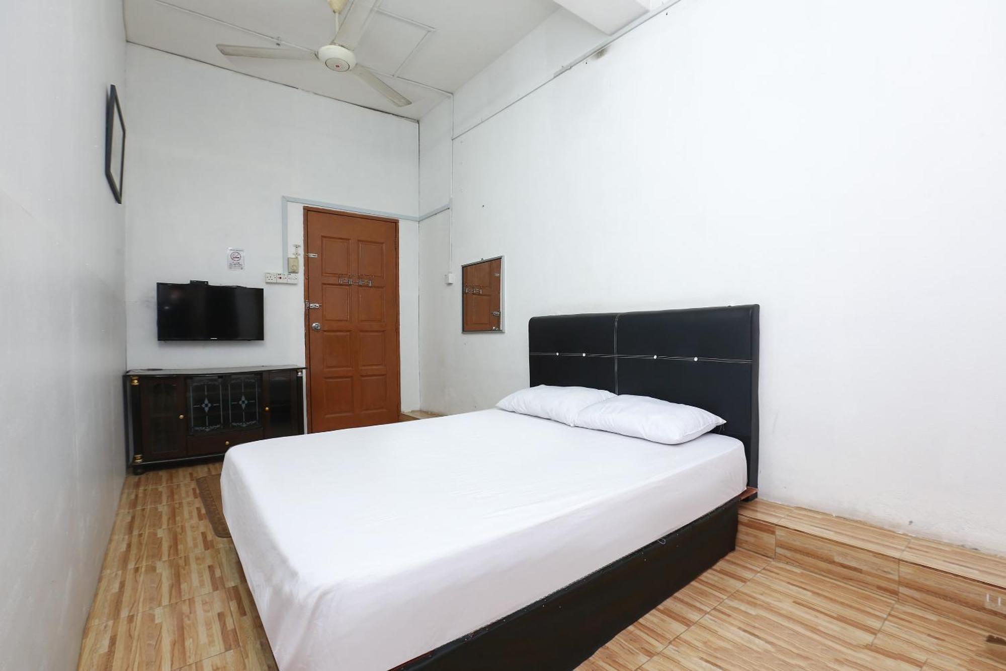 Oyo 89755 D&D Budget Inn 哥打巴鲁 外观 照片